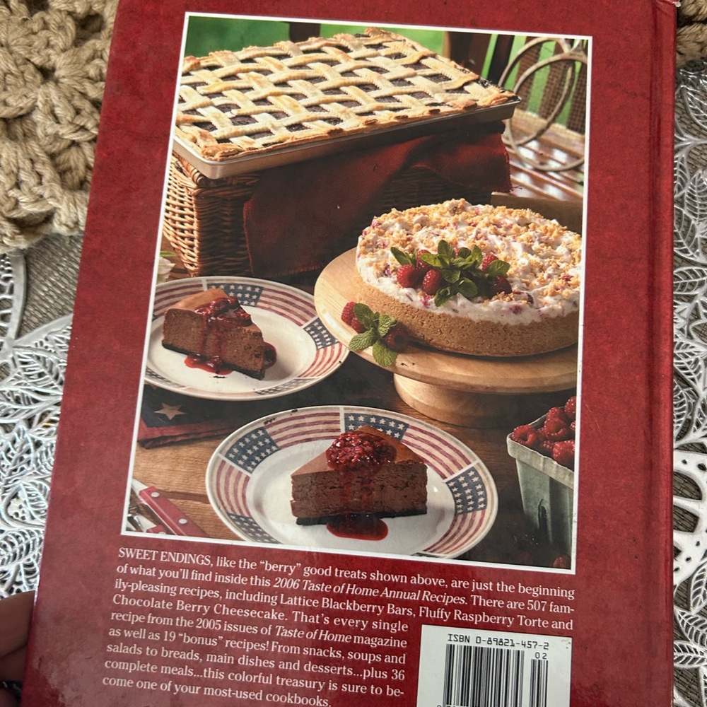 Taste of Home Annual Recipes Cookbook - Cream Cover - Picture 2 of 3